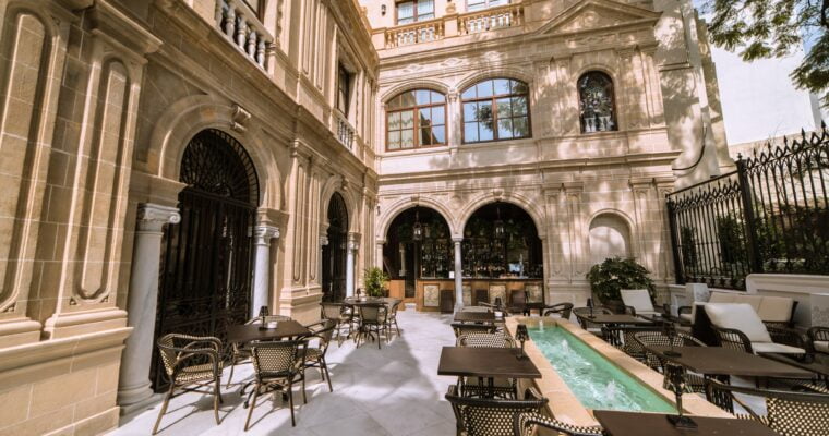 Un viaje al pasado en el Hotel Casa Palacio María Luisa Sevilla.