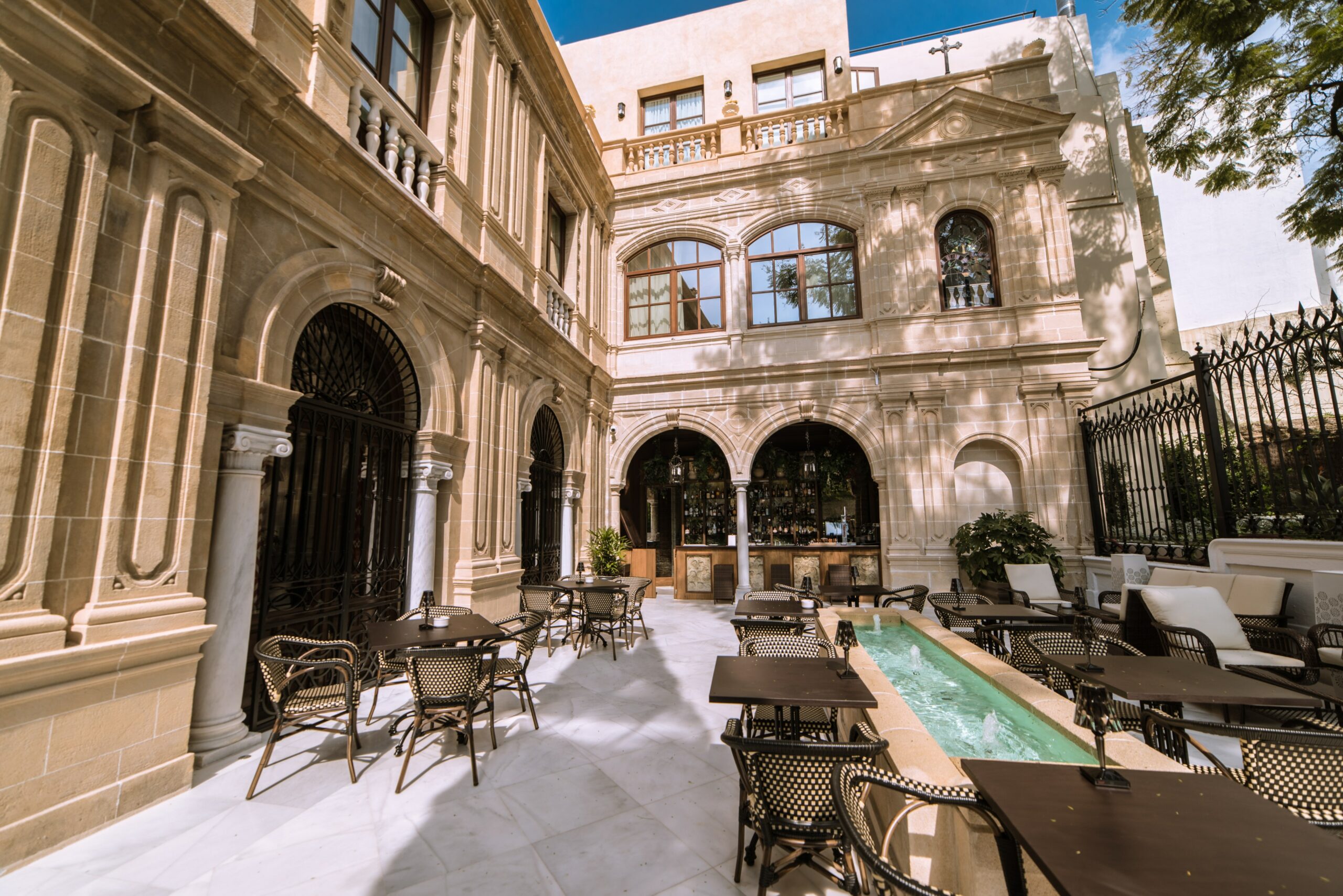Un viaje al pasado en el Hotel Casa Palacio María Luisa Sevilla.